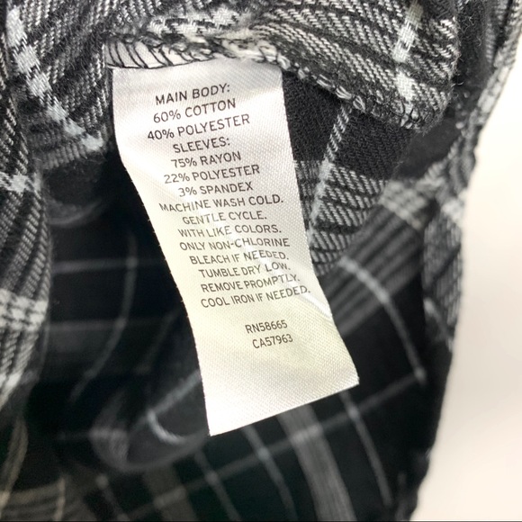 ⚠️ Make + Model Checkered Button Up Top Size XXS - Picture 6 of 7